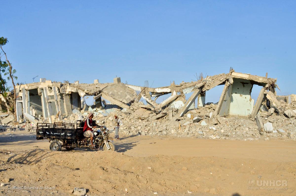 Refugees's tweet image. Despite conflict almost 70,000 refugees + migrants have arrived by boat in Yemen in 2015 trib.al/ywKRYzl