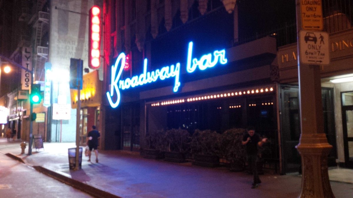 CoitoErgo's tweet photo. Los Angeles: Broadway Bar neon on Broadway #LosAngeles #neon #Broadway #DTLA #LABroadway #OnBroadway #bars https://t.co/3BbXs2KjLP