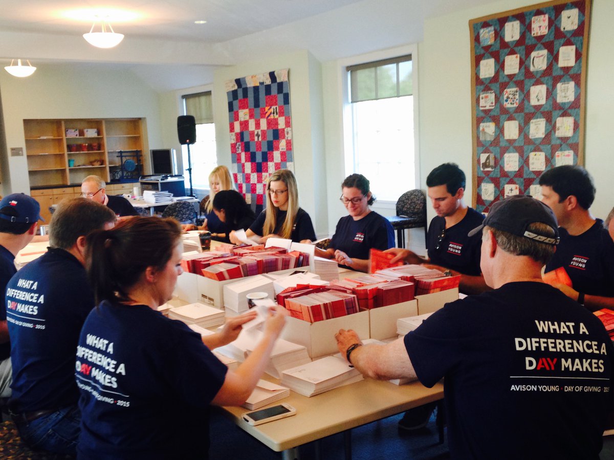 AvisonYoung's tweet photo. Avison Young’s Houston staff volunteered at Bo's Place, a family bereavement ctr, as part of #AYDayOfGiving Oct 15 https://t.co/bhSPYNpJh3