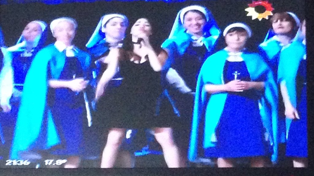 JuntosxLE's tweet photo. Canta el coro Santa Rosa!! Suena #Comoharemos 🎶💥 @EsperanzaMiaOK https://t.co/yHAl29PSai