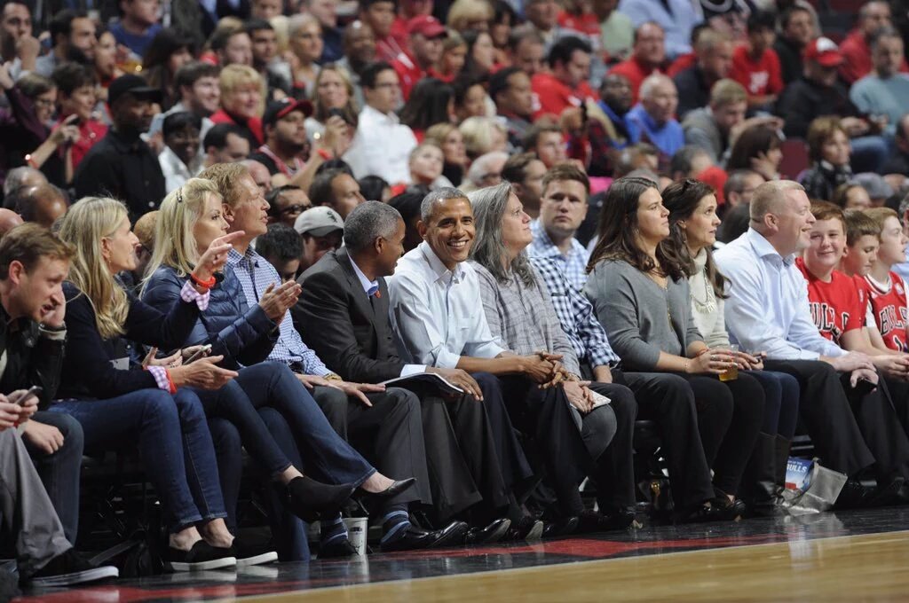 JoeInThePost's tweet photo. The President is here to see the Peoples Champ - E'twan Moore #etwanmoore #moore #nba #ChicagoBulls #mvp #whoischamp https://t.co/zIJgrxFP4I