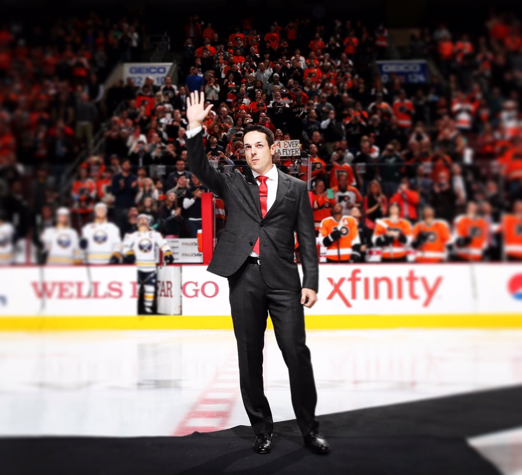 NHLFlyers's tweet photo. One last time. #ThankYouDanny https://t.co/aCTq35NyUS