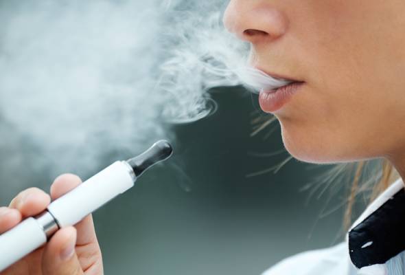 501Awani's tweet photo. MAB wajibkan penumpang simpan vape dalam bagasi kabin https://t.co/gAps5tyL5A https://t.co/pcDH2NumLk