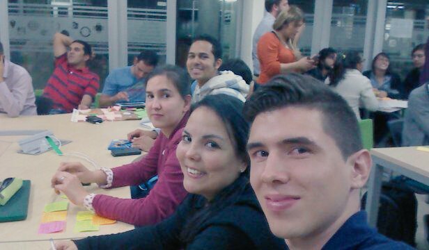 ManosPlus's tweet photo. Desarrollando el plan de proyecto #ManosPlus con las instrucciones de @AppsCoMedellin en #VIIiteracion https://t.co/pP3Wqy7u8w