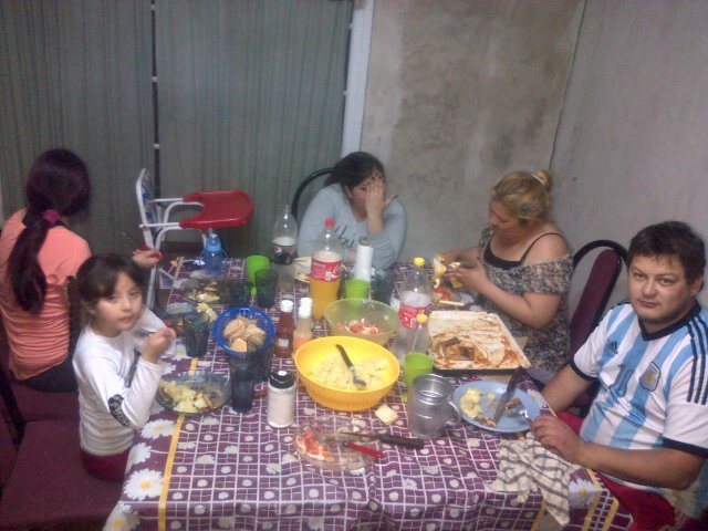 maxim30980's tweet photo. Cenando con mis amiguis.. Jajjaaaa https://t.co/YCR2xe8pXY