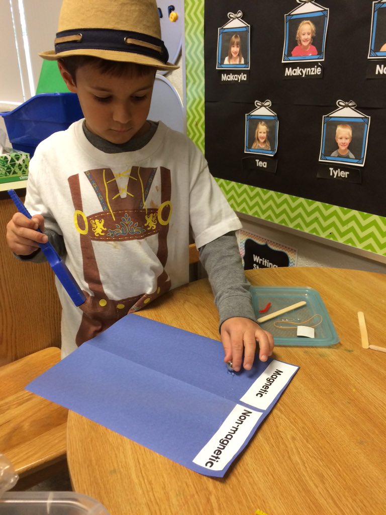 MrsBrosigsClass's tweet photo. Exploring magnetism! https://t.co/DBGWXlobOt