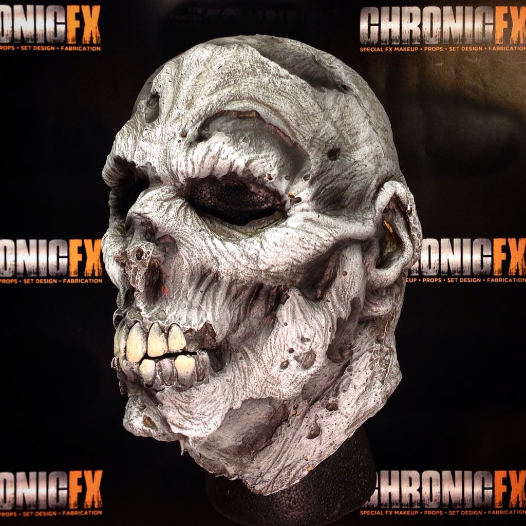 ChronicFx's tweet photo. Rotting mask repair and paint for @hauntedatlanta #spfx #spfxmakeup #mask #chronicfx #netherworld https://t.co/JG8sZwIbqs