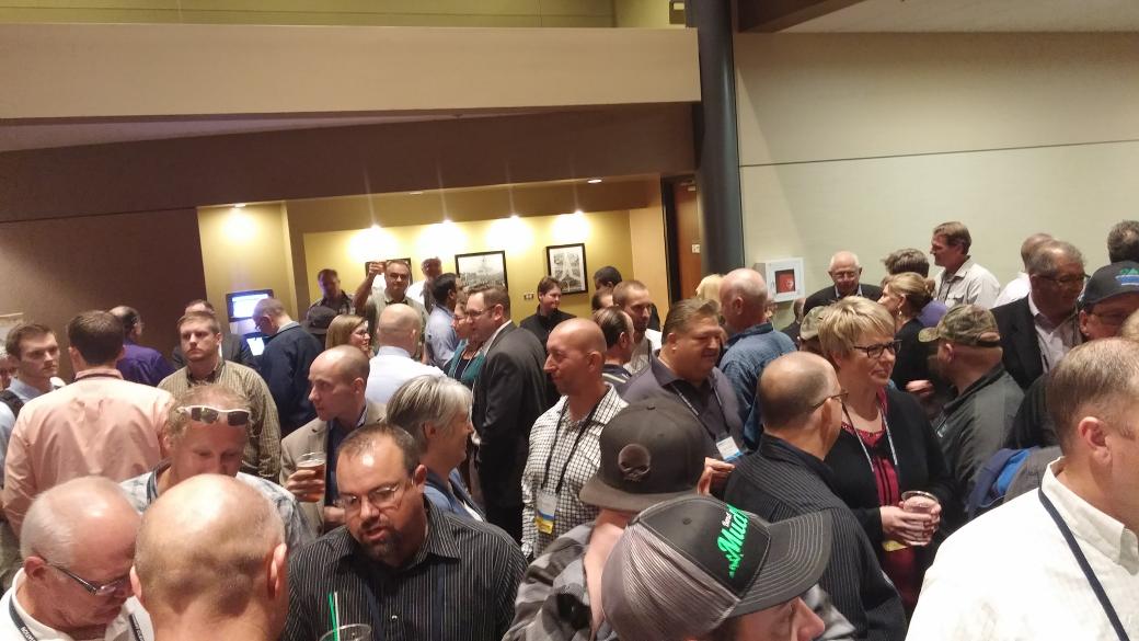 RexMoffat's tweet photo. Waiting for the banquet @PNCWAorg looking forward to good food. #PNCWA2015 https://t.co/dVd46ITGcy