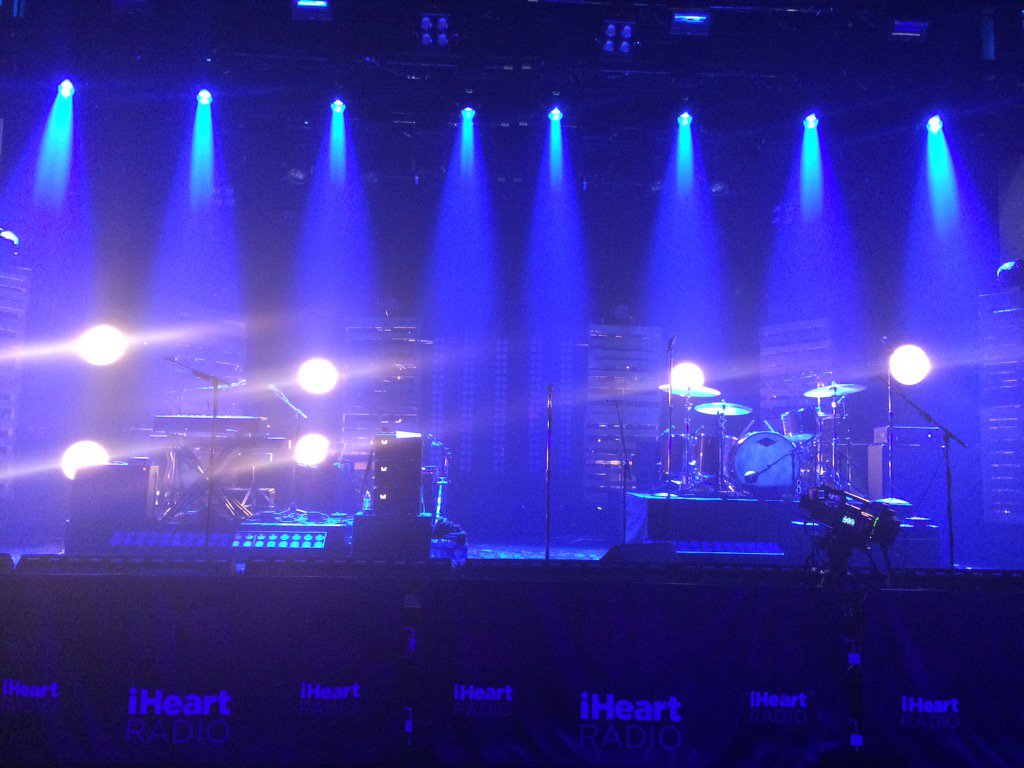 HunterHayes's tweet photo. We're getting ready to party LIVE on @iheartradio at 7 PM PST! https://t.co/4MjgH9KXaK #ihearthunter https://t.co/d1Jmv29zaJ