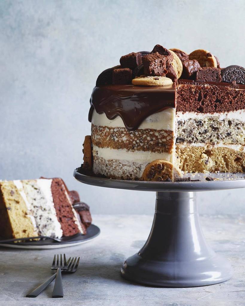 WhatsGabyCookin's tweet photo. dreams do come true. slutty brownies in cake form... recipe is on the blog!! prepare to ha… https://t.co/FsAkx44C55 https://t.co/UX51iVSUdS