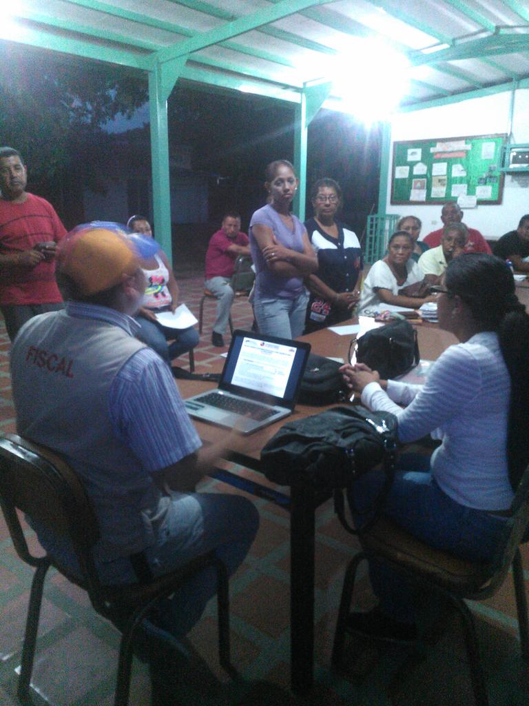 Rodolfo2021's tweet photo. @VICYHOMIR @Sundde Formacion sobre nuevo metodología de marcaje de precios #ComunaSamanDeGuere, Municipio Mariño https://t.co/NAA31SsFDH