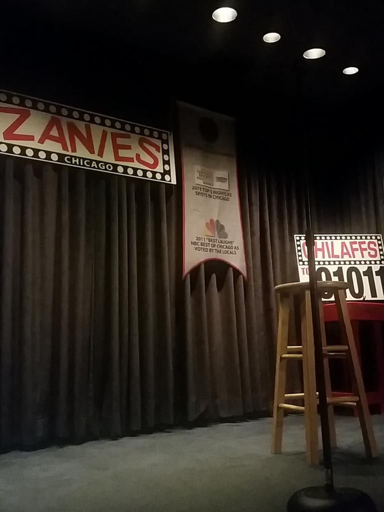 ChuloRenee's tweet photo. Here to see @PattiVasquezCHI . Great night for a laugh. https://t.co/ZrVV0Hy3G3