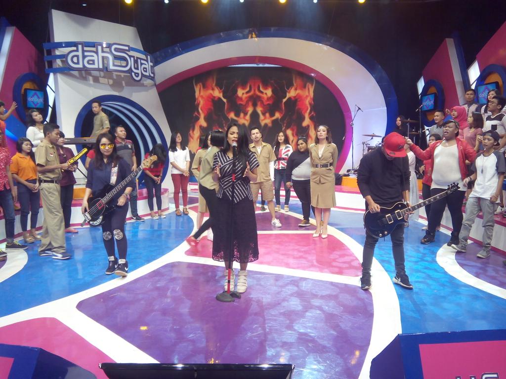 dahSyatMusik's tweet photo. Persembahan istimewa dari Kotak untuk "Tanah Air" bikin mimin merinding.. :') https://t.co/Od0cgcGZZa