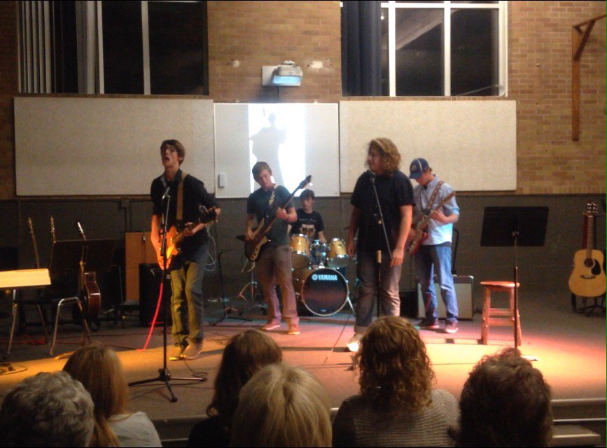 RealDovaKeen's tweet photo. Eric and the Hobos ft.

@JCampbell917 
@Blair_Haines 
@pond_eric 
@RealDovaKeen 
Joel "On the Drums" Easy https://t.co/S3yUARt6NB