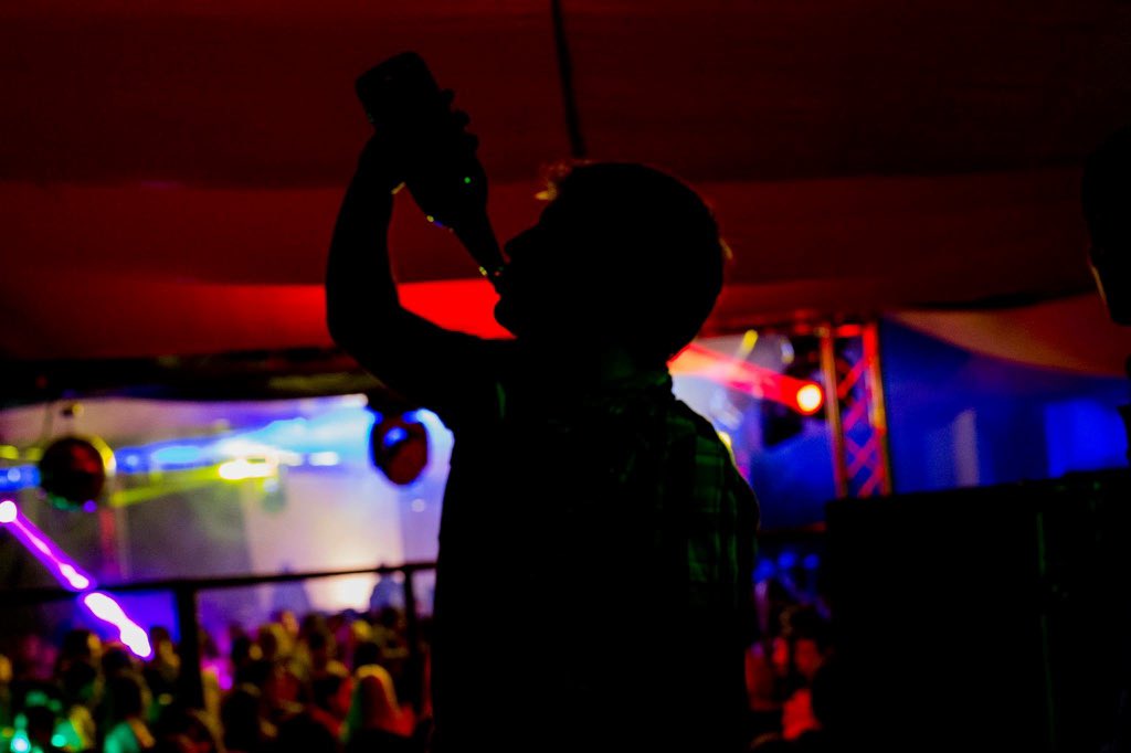 FiestaMammoth's tweet photo. Esta raza dominante solo quiere #MasFiesta https://t.co/c8HR30nQyn