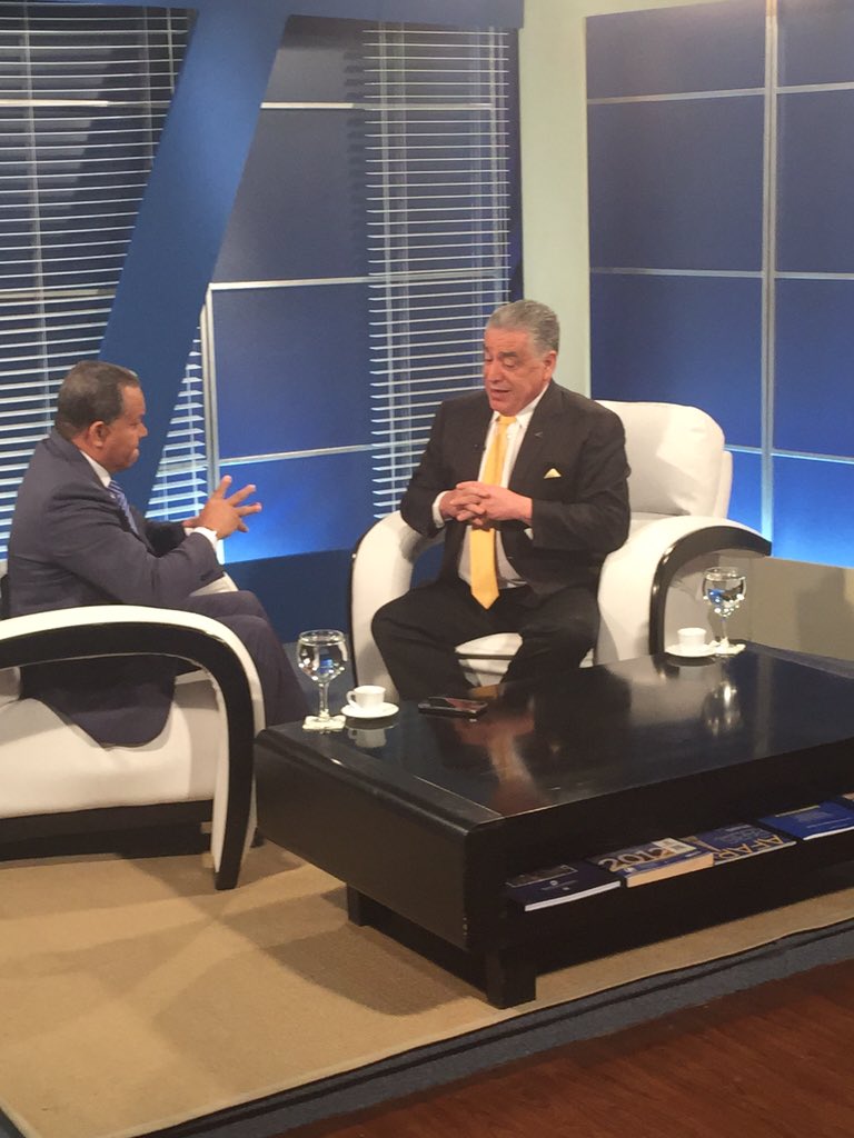 sotojimenezv's tweet photo. Analizando el éxodo de importantes dirigentes a nivel nacional desde el PRM hacia el PRD, en TRA canal 45. https://t.co/YcWbj6SEpK