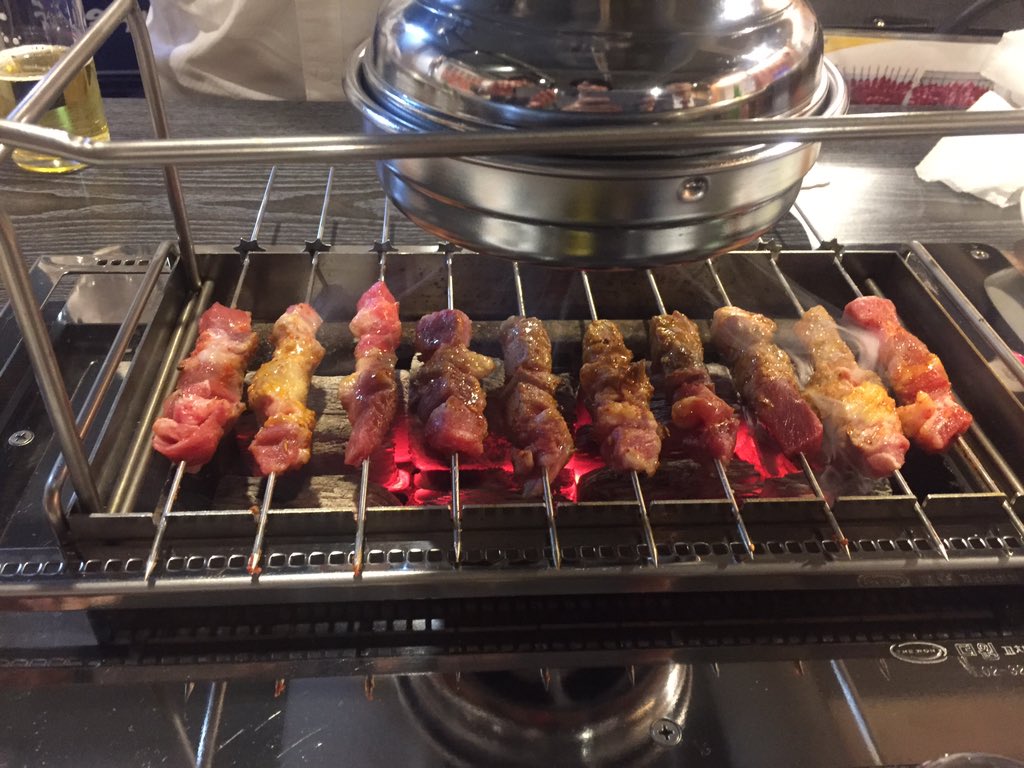 sboyno1's tweet photo. おいしかったけどなぜかワキガの味がしてた羊の串焼きとリブ焼き(._.) https://t.co/jGLHsTvhsQ