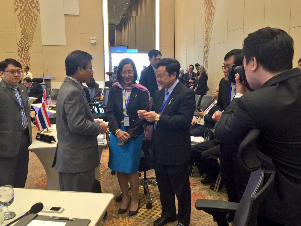 KDNPUTRAJAYA's tweet photo. Hari pertama 4th ASEAN Ministerial Meeting on Drug Matters #AMMD2015 @Zahid_Hamidi @KPAADK @AADKMalaysia https://t.co/h6FEg3JPMq