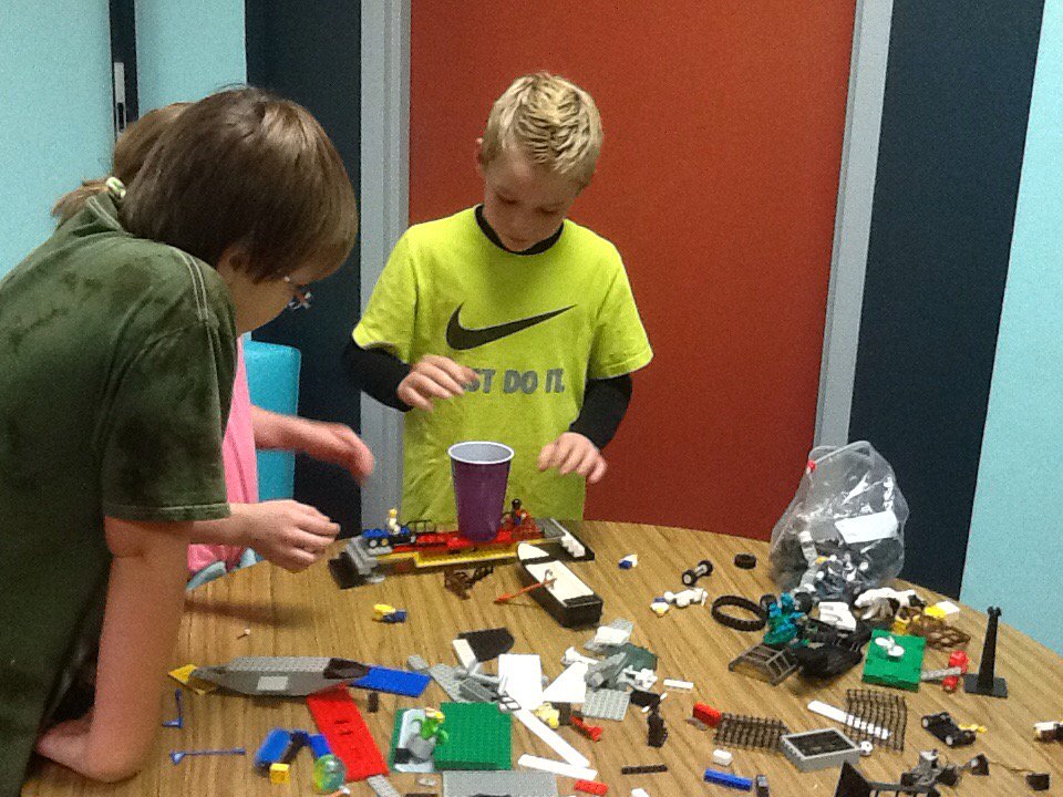 juliageee's tweet photo. @WCEMakerspace@WCEloveslearning@jessahanson Building bridges...can they hold 100 pennies? https://t.co/W4eh8c51x1