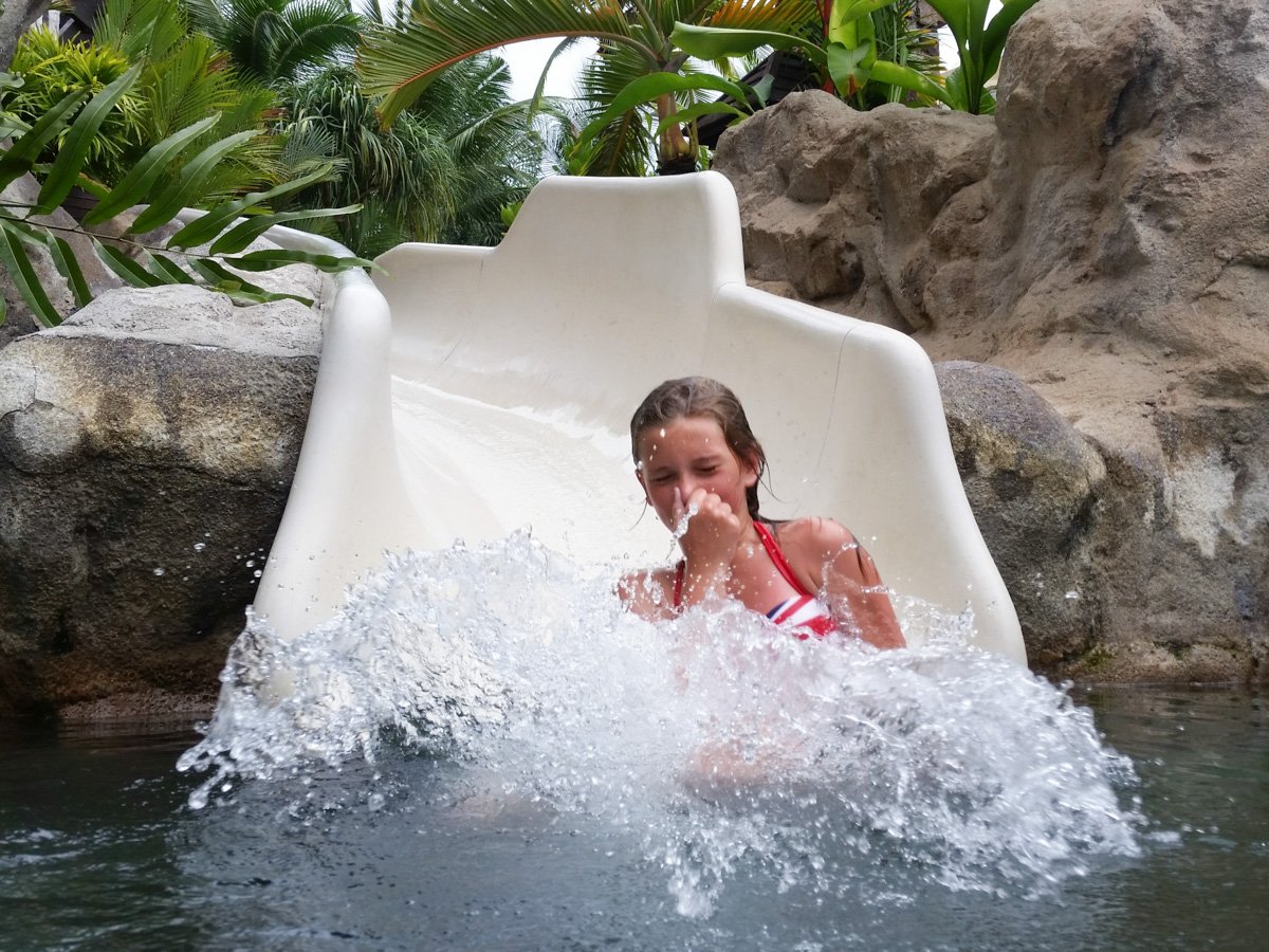 CentaraMirage's tweet photo. Slipping and sliding the day away. https://t.co/MRYUHjwrzq