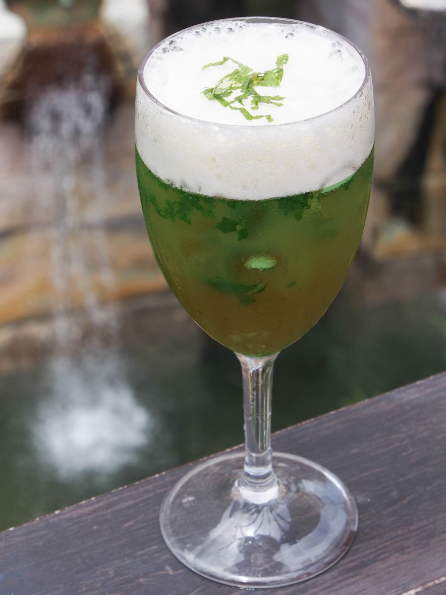 CentaraMirage's tweet photo. Lemon grass gin and fresh mint are paired with a passion fruit foam. Enjoy the garuda only at Coast Beach Bar&amp;Grill https://t.co/vqOoEvo0Ws