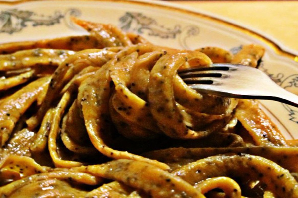 truffletraders's tweet photo. [ #Recipe ] Spaghetti with Porcini Mushroom Cream Sauce  https://t.co/KaDQuQv2gr https://t.co/T17RInW000
