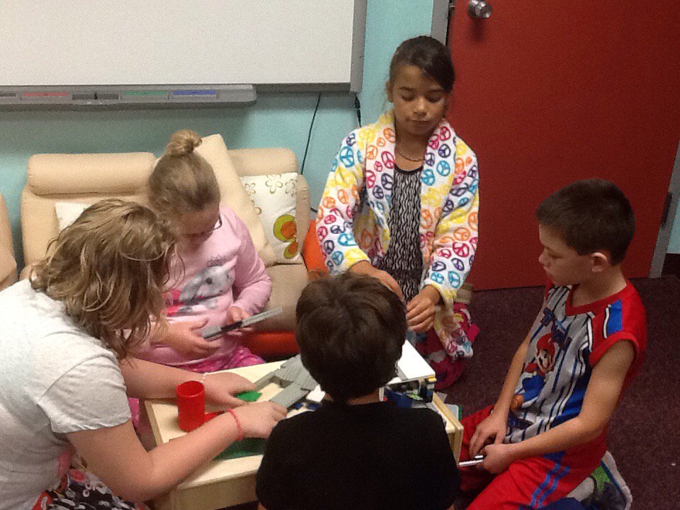 juliageee's tweet photo. @jessahanson #WCEMakerSpace #WCEloveslearning Building bridges with Legos @Makerspaces_com https://t.co/gNAiTMe0PK