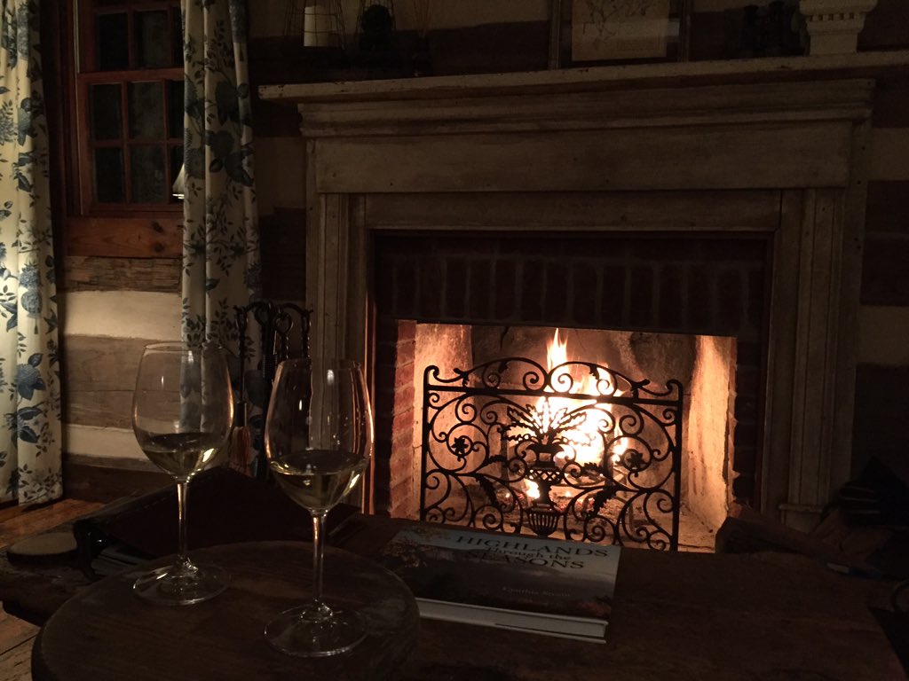 halfmilecabins's tweet photo. Perfect evening on a rainy night! #NC #NorthCarolina #Highlands #cabin #vacation #relax @VisitNC @VisitSmokies https://t.co/GI0kmYUF5w