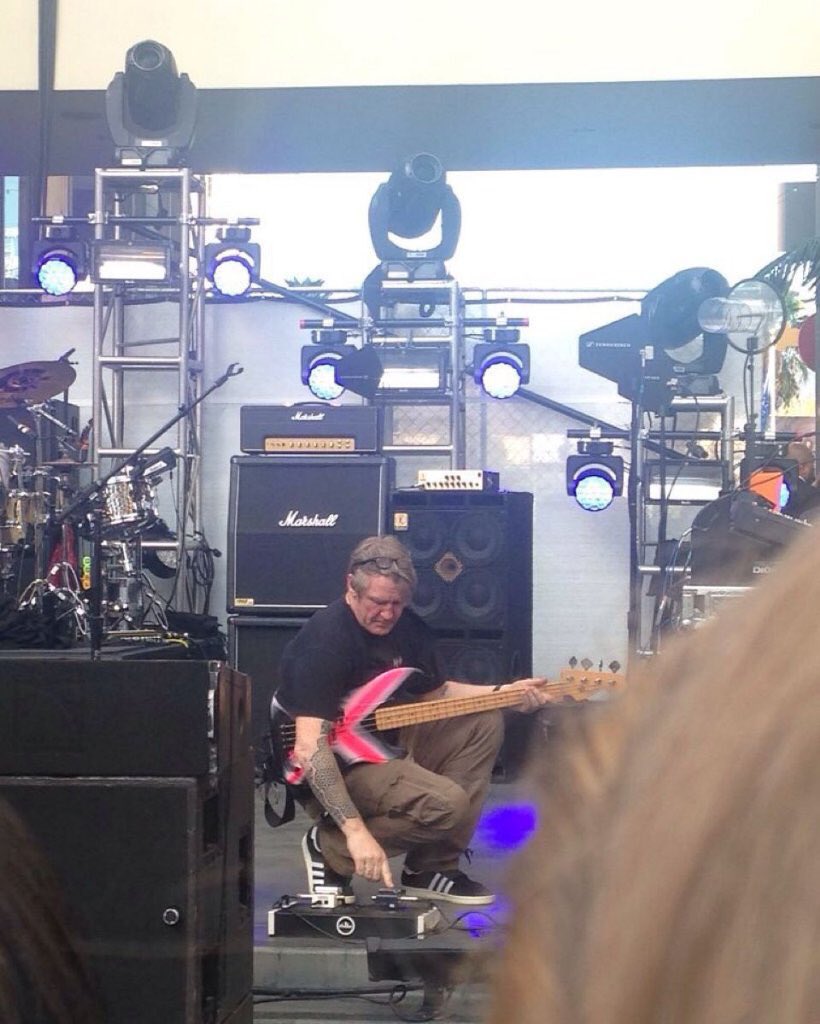 only5sosdaily's tweet photo. calum with his bass 35 years from now 😂 https://t.co/UqMHPv6DXU