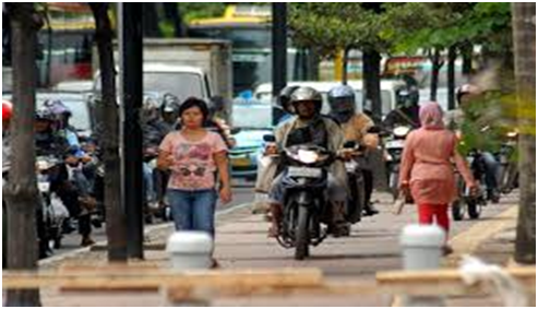 TROTOAR bukan untuk kendaraan bermotor,disana ada HAK PEJALAN KAKI , tertib memberi kenyamanan