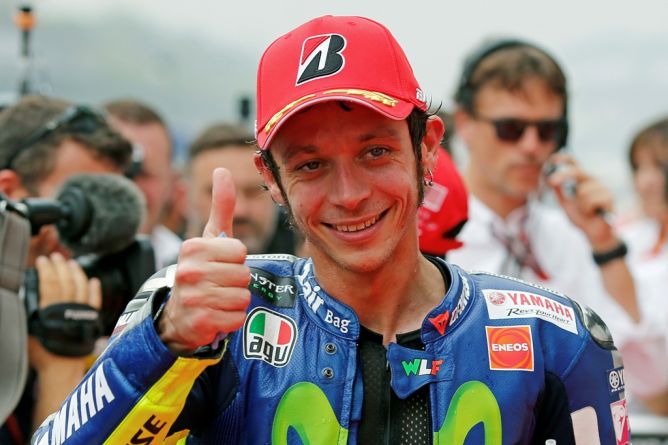 Metro_TV's tweet photo. Senang Mendapat Dukungan Fan, Rossi Indikasikan Balapan di MotoGP Valencia https://t.co/C69IFyFLLt #RossiVsMarquez https://t.co/6KDkm3akzZ