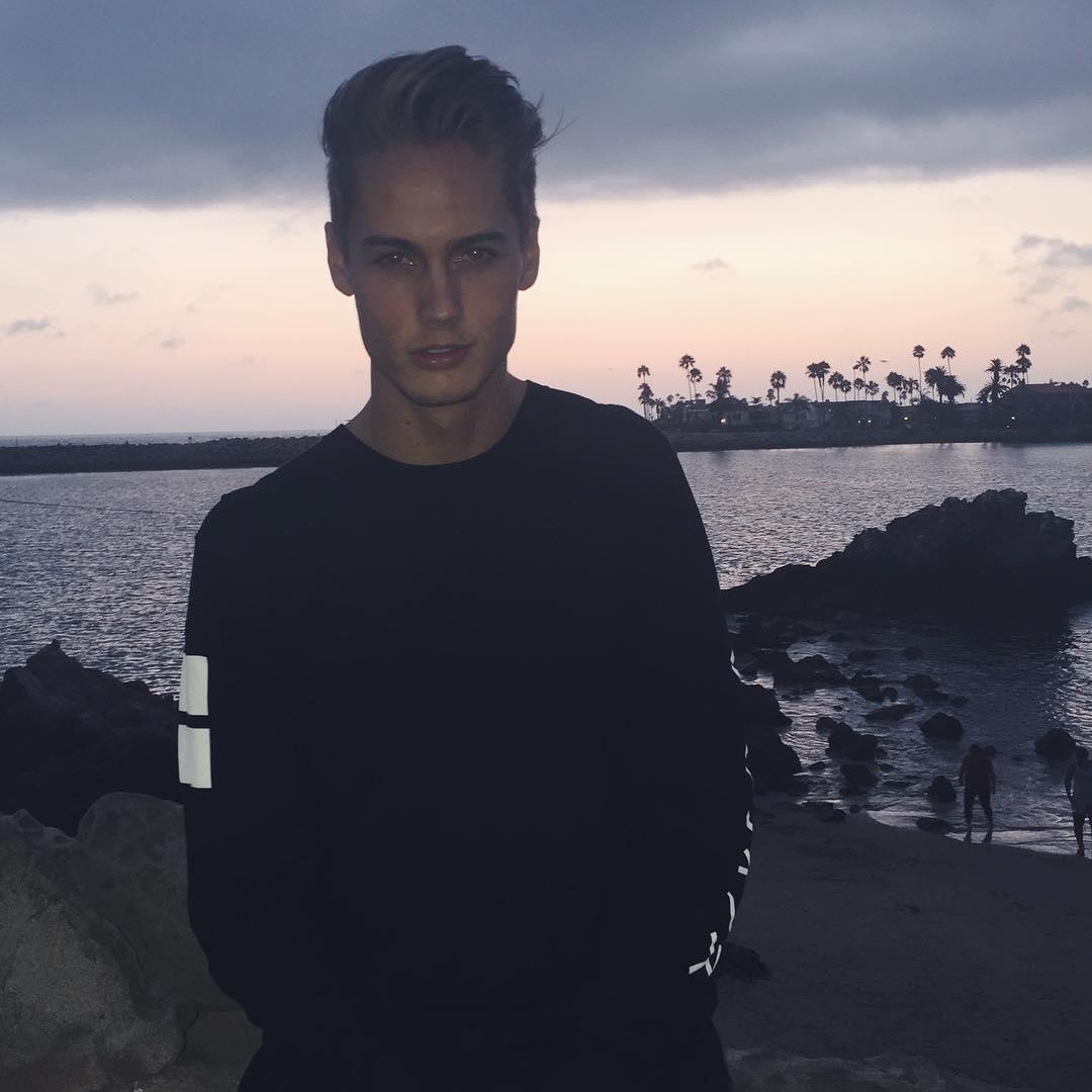 You used to call me on my cell phone, late night when you need my love📱