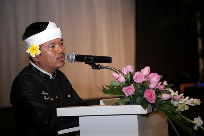 Metro_TV's tweet photo. Aksi Wali Kota Bogor Larang Ibadah Penganut Syiah Dikritik https://t.co/JUu51tB5Dk @BimaAryaS https://t.co/DX8cn8NzkW