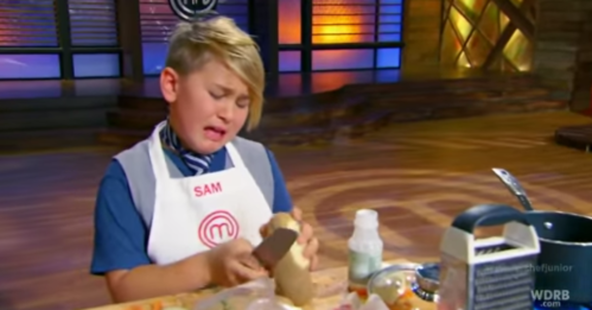 HuffPost's tweet photo. "MasterChef Junior" kids cry through terrifying "Hell's Kitchen" mashup https://t.co/Rs44QiC1Es https://t.co/qWylHjWOIp