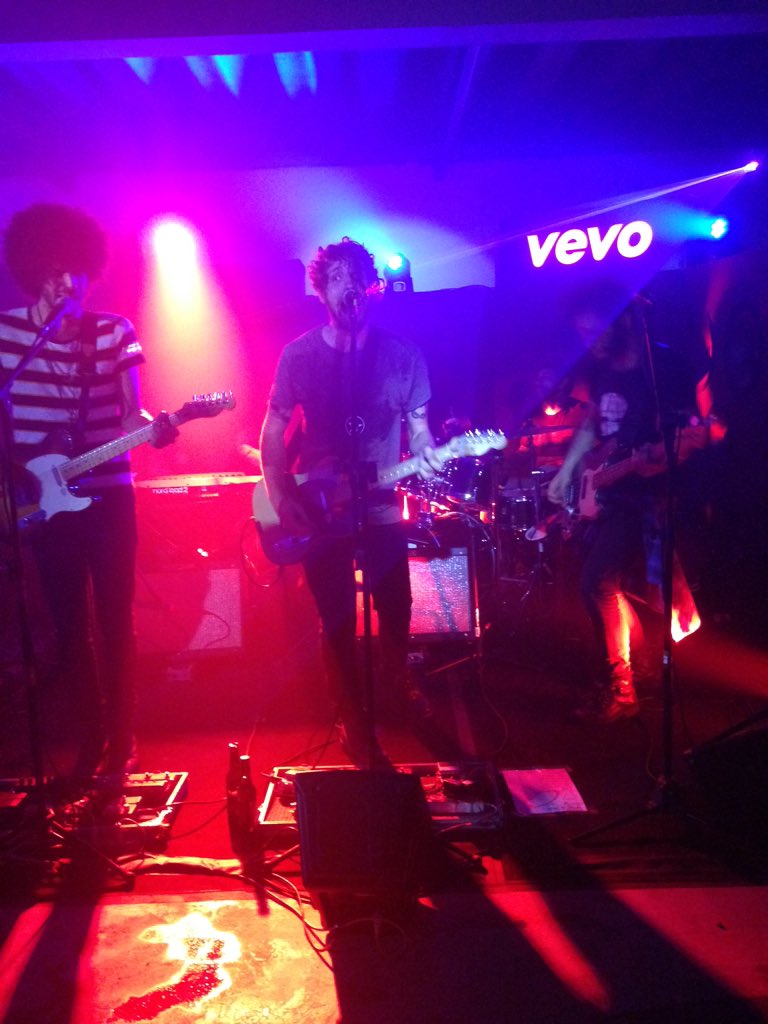 A banda <a href="/Esperanza/">Esperanza</a> foi a atração da festa superexclusiva da VEVO!