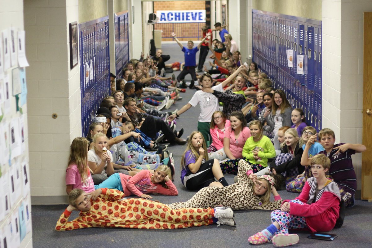 waynemiddle's tweet photo. You guys rocked PJ Day! Tomorrow "LOVE YOURSELF" wear red or hearts! #RedRibbonWeek #wms #drugfree https://t.co/WP1muOHOBE
