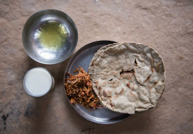 GlblCtzn's tweet photo. Kids in 14 countries describe their midday meal—https://t.co/yiTOyOIieh https://t.co/YU80UguqRw