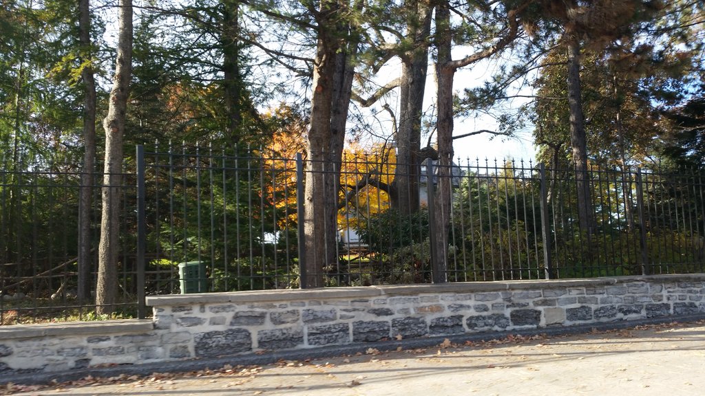 DallinLBrooks's tweet photo. Small moving truck @ 24 Sussex Ottawa Goodbye @pmharper Nice house no need for $10million renovation @JustinTrudeau https://t.co/gGv17mzVse