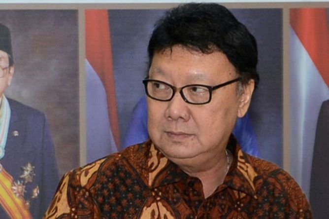 Metro_TV's tweet photo. Mendagri: Kabut Asap Bisa Tunda Pelaksanaan Pilkada Serentak https://t.co/IWSDc6ceW0 @tjahjo_kumolo https://t.co/Y5EGWmVqJr