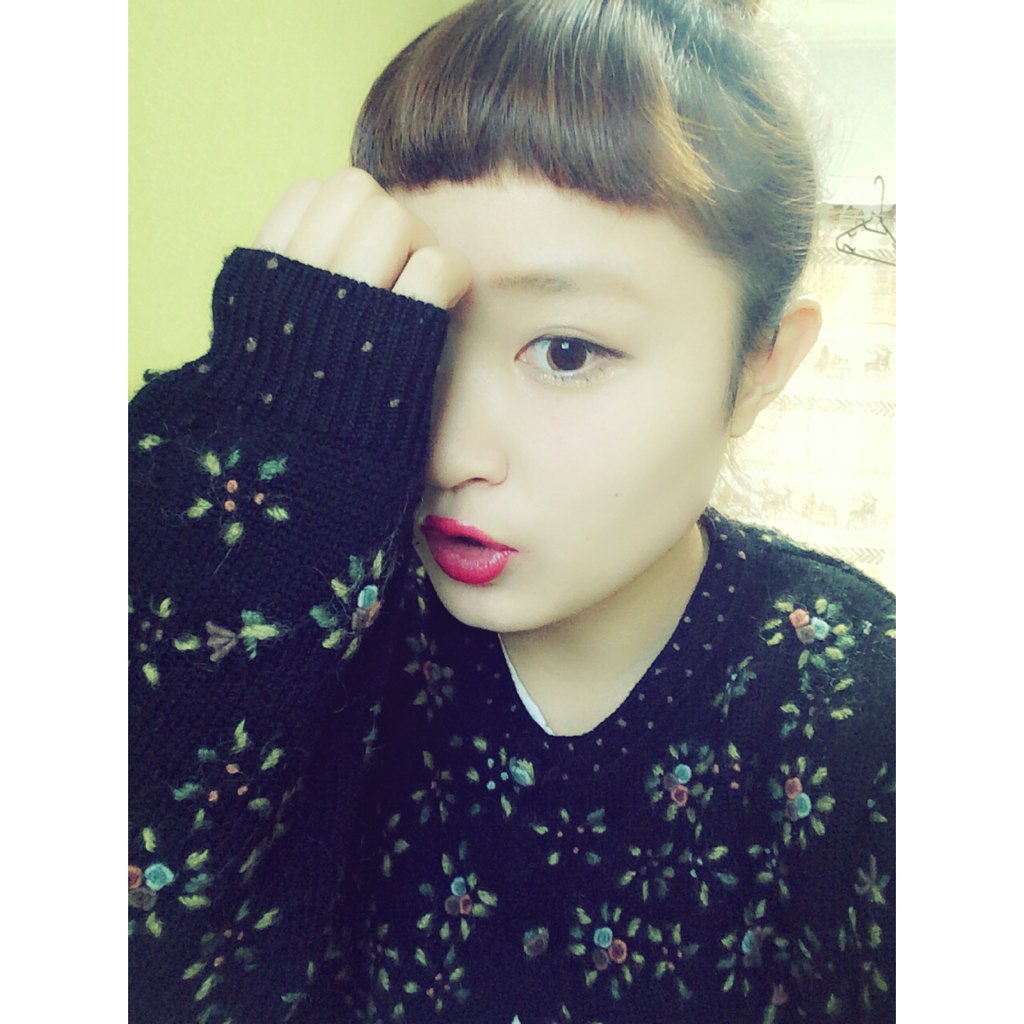 a5nye's tweet photo. 今秋初お花だらけニット🌼🌼🌼🌼 https://t.co/W2a3V817mj
