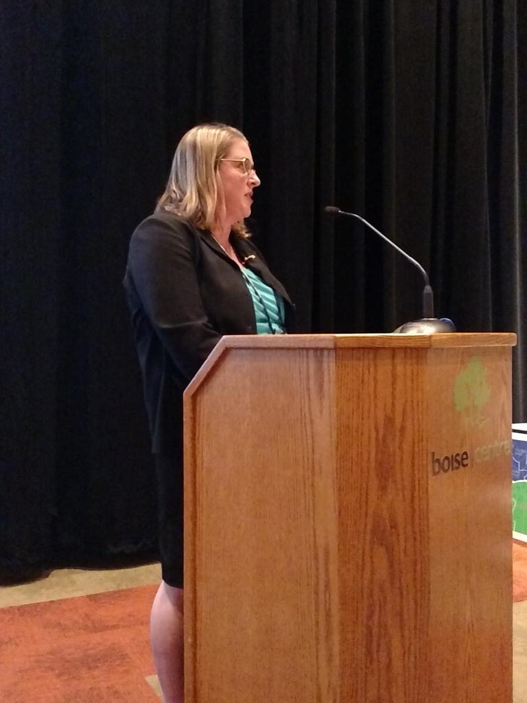 haleyrfalconer's tweet photo. 2015-2016 @PNCWAorg President Shannon Ostendorf asking members to "Say yes!" to volunteer opps. #PNCWA2015 https://t.co/090RH0Yziq