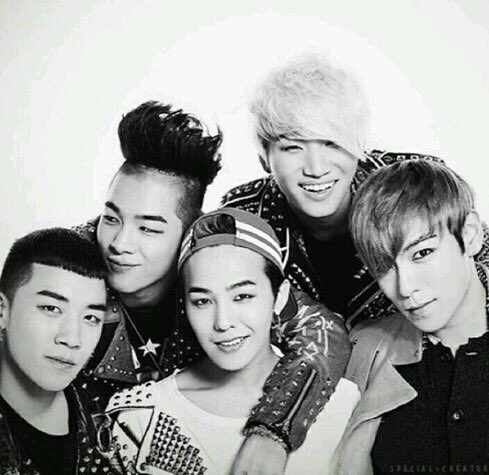 taeyangpics's tweet photo. Brotherhood // Family https://t.co/FDf8jSEbKH