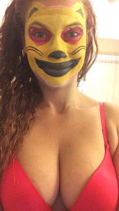 Meow! 😻 LOL! https://t.co/Be5hEcmQeY https://t.co/iwkfbnInOI<a href="/tag/tittytuesday"class="tags"><span>#tittytuesday</span></a>