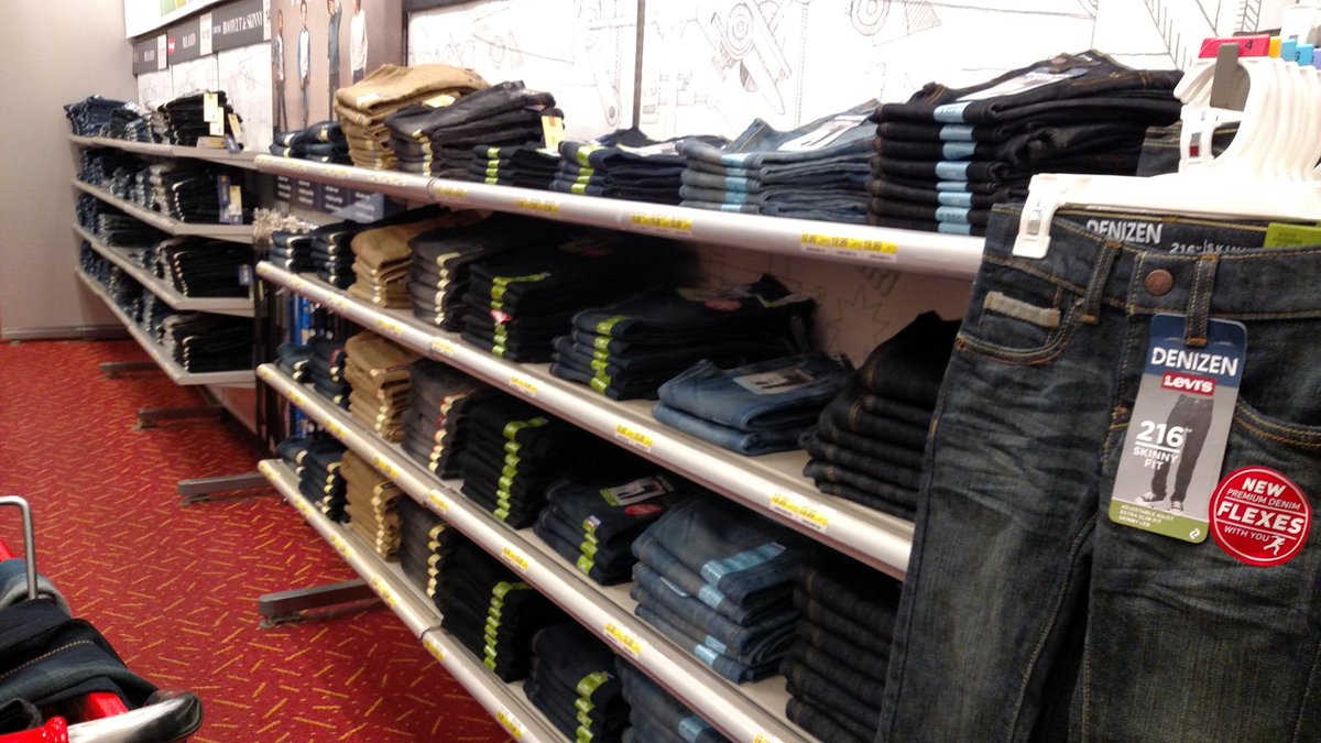 HaileyDBoling's tweet image. Ahhh! I *think* the Boys Jean wall is simply amazing! #t1082 #love #jeansanyone @Schreibi_Knight @OneEyedLance