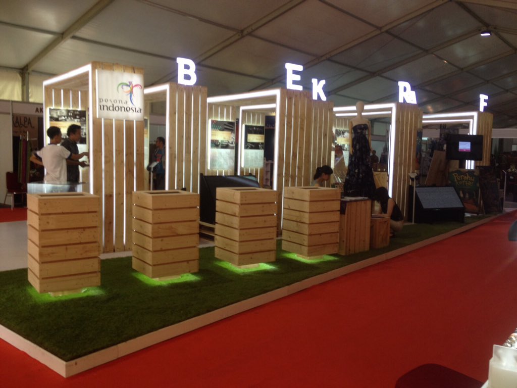 ekraf_ri's tweet photo. PPKI 2015 dibuka oleh Menteri Koperasi dan UKM siang ini di Parkir Timur Senayan. Pameran akan berlangsung 5 hari. https://t.co/4fu5NN1gTK