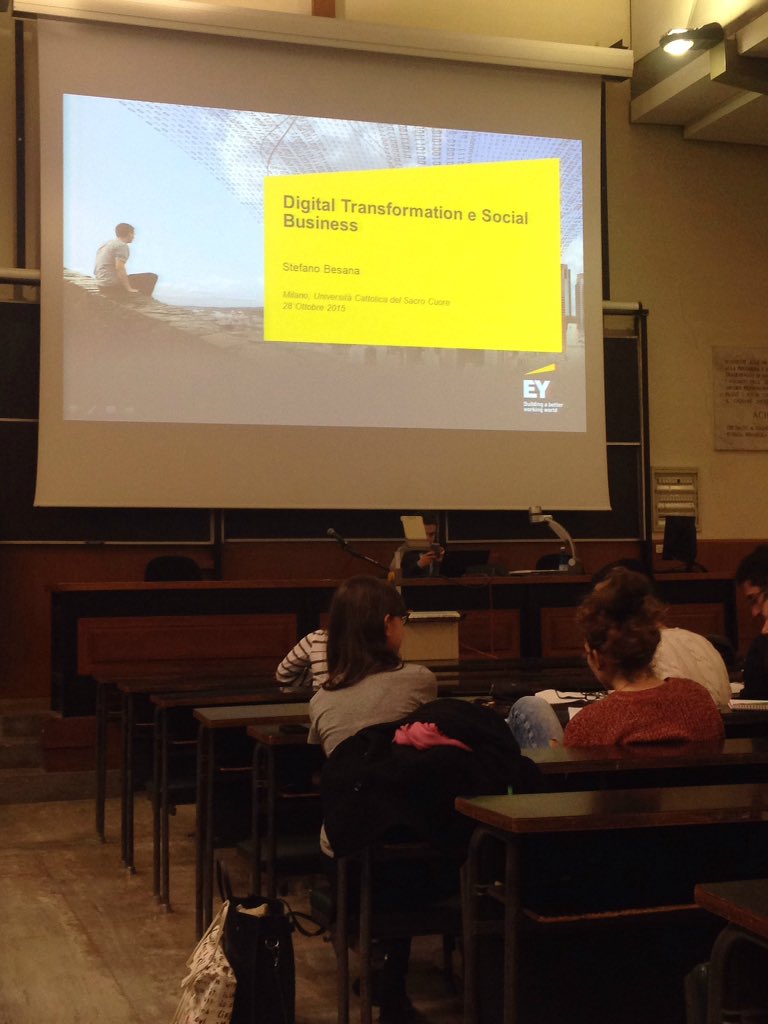 MapiCavallo's tweet photo. @stefanobesana, ex studente dell' @Unicatt che ha fatto carriera, si presenta e ci parla del suo lavoro. #IG2015 https://t.co/uT2e3IjfDt