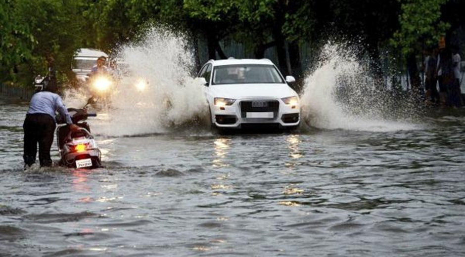 globovision's tweet photo. #EsNoticia Fuerte lluvia desata caos en Costa Rica https://t.co/GDjY8DAfzq https://t.co/u8mSdYhvub