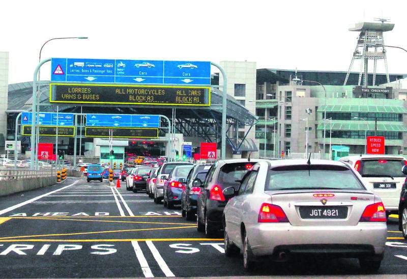 TODAYonline's tweet photo. Shots fired at #TuasCheckpoint a response to non-compliant vehicle; no injuries: ICA https://t.co/E6vBdQFVKl https://t.co/TH63fowJHD