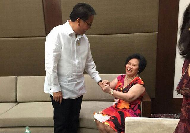gmanews's tweet photo. 4 presidential aspirants ready for debate #Eleksyon2016 https://t.co/1Ah9kqGQoW https://t.co/bOBwZvdfK6