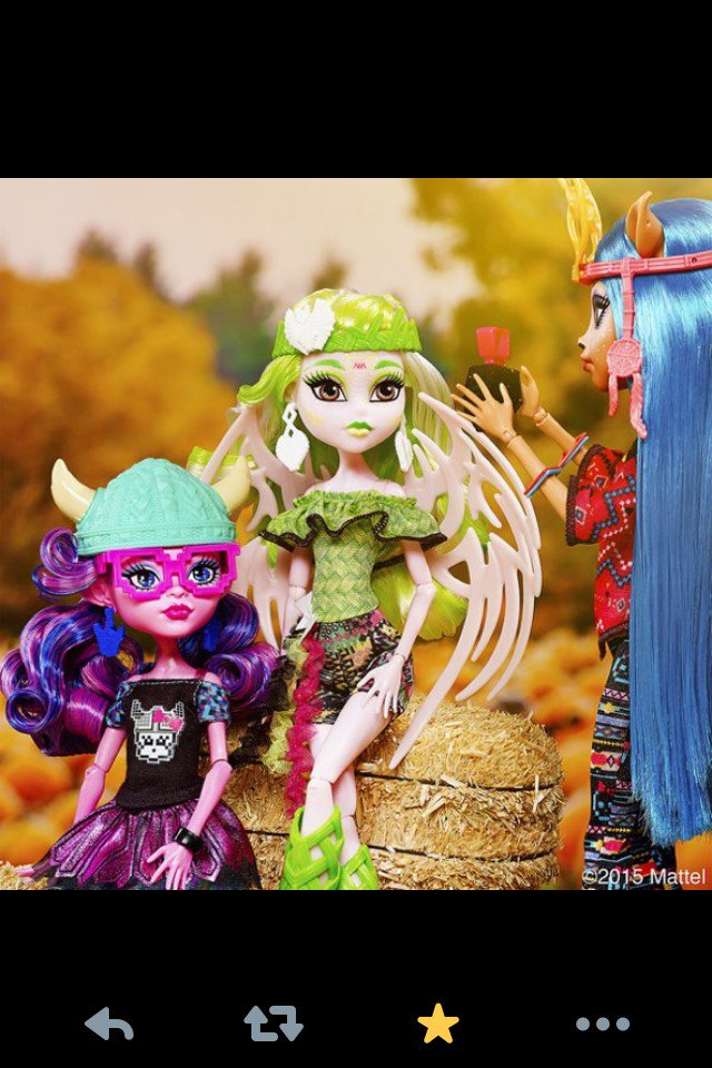 Heyitsbriannax's tweet photo. @DyChums #KjerstiTrollson #IsiDawnDancer #BatsyClaro #MonsterHigh #BrandBooStudents https://t.co/MTGouHZeLY